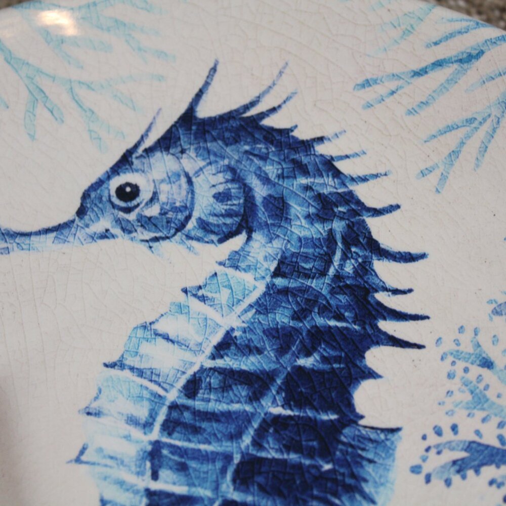 Wind & Water Coastal Dinner Plates Seahorse Coral Set of 4 Melamine 11" Blue NWT - Picture 2 of 8